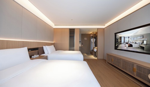 Elite Twin Room, City View