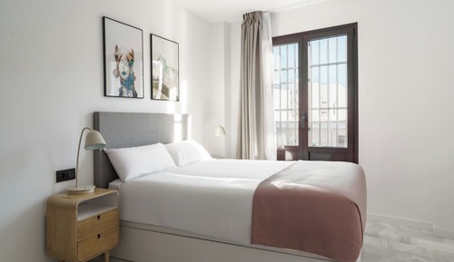 One-Bedroom Comfort Apt with Balcony