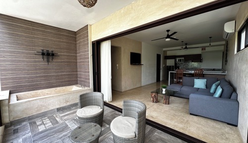 Classic Apartment, Multiple Beds, Bathtub