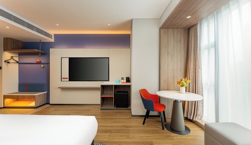 1 King Standard Extra Floor Space