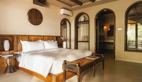 Superior Room, 1 Queen Bed, Partial Sea View