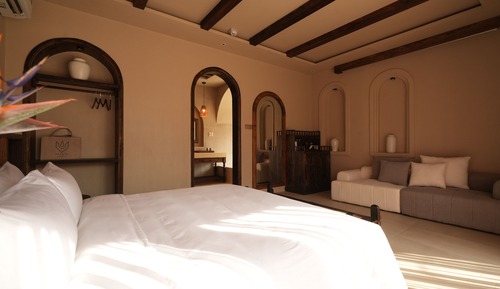 Deluxe Room, 1 Queen Bed, Garden View