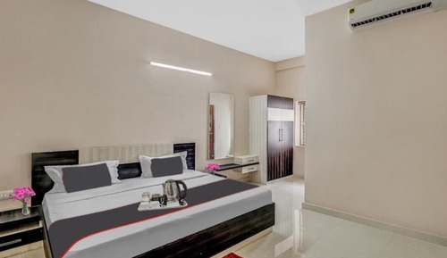 Classic Triple Room, City View