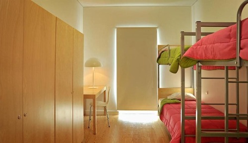 Shared Dormitory, Shared Bathroom (Female)