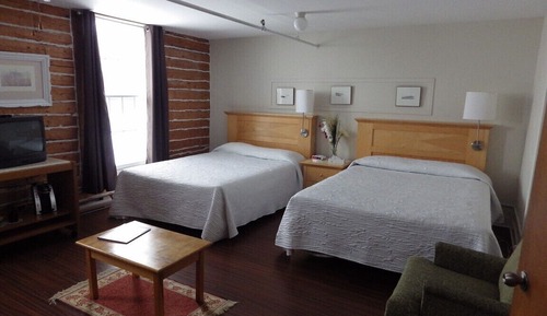 Gallery Quadruple Room