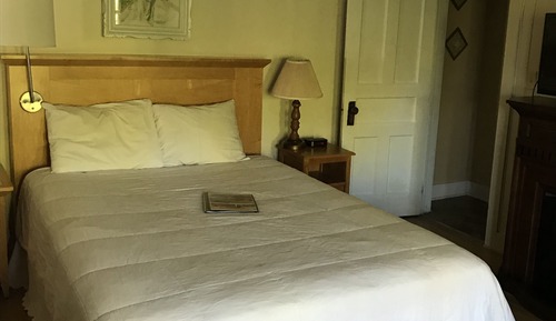 Classic Room, Queen bed with Balcony