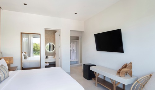 Deluxe Room, 1 Queen Bed, Balcony