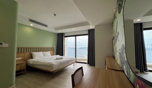 City Apartment, 3 Bedrooms, Balcony, Beach View