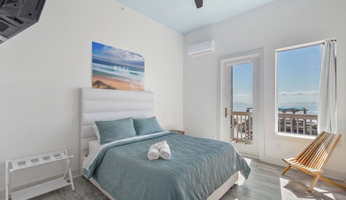 Deluxe Single Room #209, 1 Bedroom, Beach View, Oceanfront