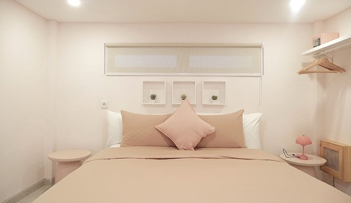 Comfort Studio, 1 King Bed with Sofa bed