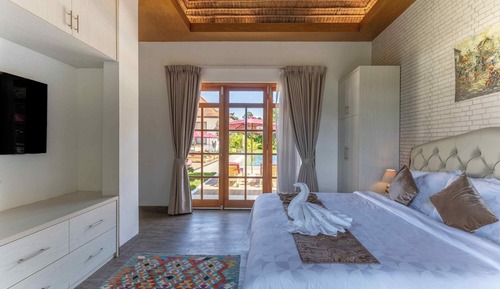 Deluxe Villa
