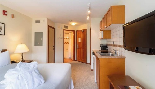 Studio Suite, 1 Queen Bed, Hot Tub, Mountain View (Cascade - 430)