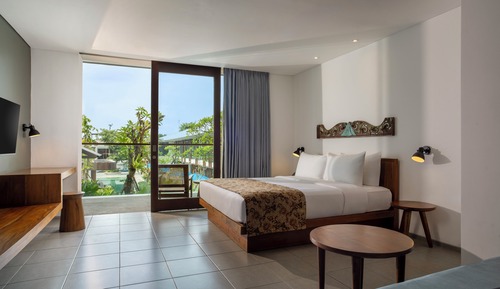 Studio Room King Pool View