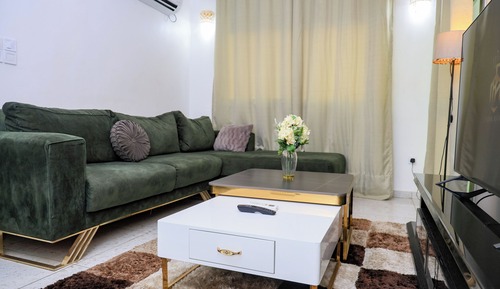 Deluxe Studio