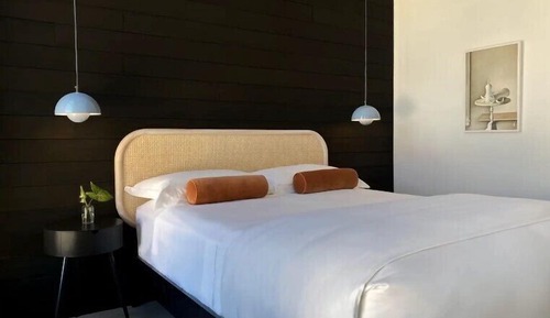 Deluxe Suite, 1 Queen Bed, Kitchen, Tower