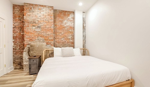 Adjacent Five Bed Four Bath Apartment