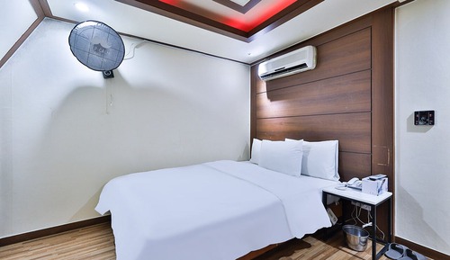 Basic Double Room, Private Bathroom (Parking unavailable)