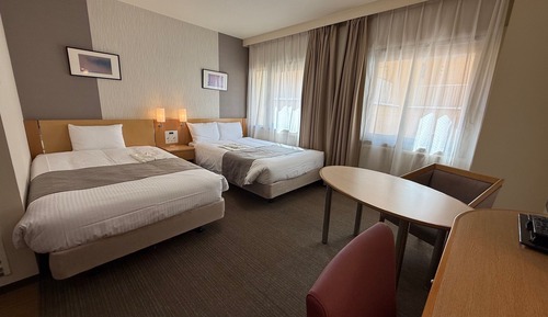 Twin Room, Smoking (for 3 People)