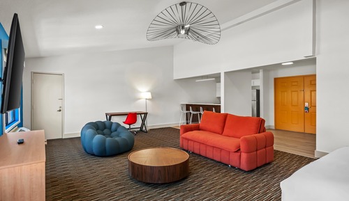 Junior Suite, 1 King Bed (Premium)