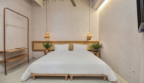 Studio Suite (304)