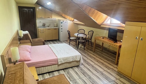 Basic Room, Kitchen, City View