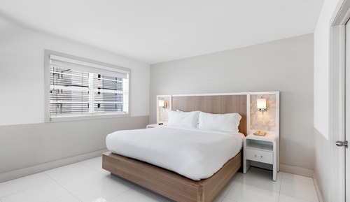 Standard Room, 1 King Bed, Balcony, City View (Penthouse)