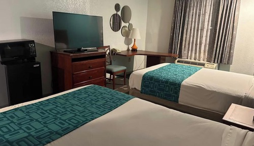 Room, 2 Queen Beds, Smoking