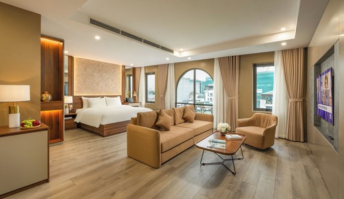 Grand Room, Balcony, City View
