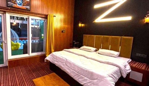 Super Deluxe Room With Balcony