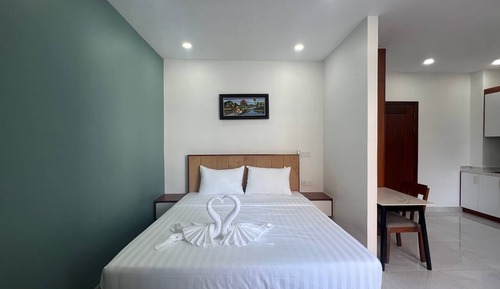 City Condo, 1 King Bed, Balcony, City View