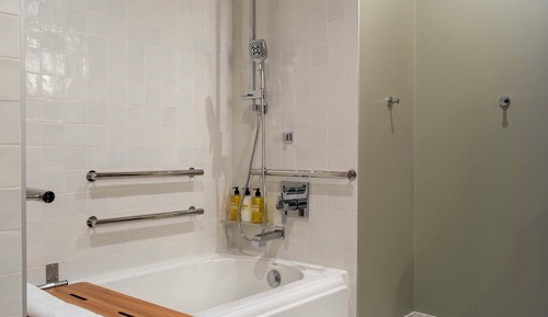 Suite, Accessible Bathtub (Palm Courtyard)