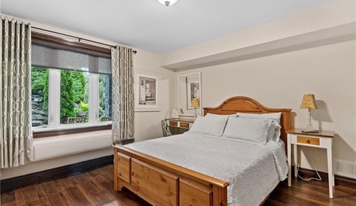 Comfort Room, 1 Queen Bed, Garden View