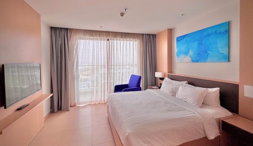 Family Studio Suite, Partial Ocean View