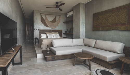 Studio Penthouse
