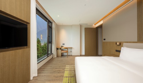 Suite, 1 King Bed (Ksitigarbha Bodhisattva View)