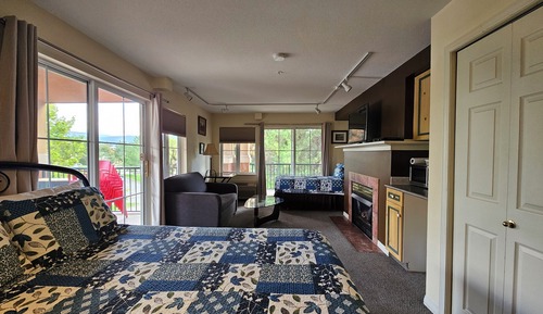 Standard Studio, Lakeside