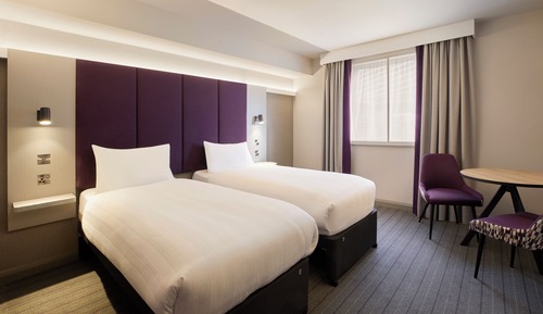 Standard Twin Room, Roll-in Shower