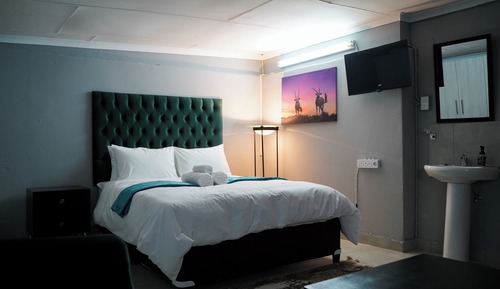 Comfort Room, Pool View