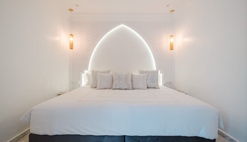 Luxury Suite, Non Smoking, Private Bathroom