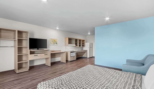 Suite, 1 King Bed, Accessible, Non Smoking