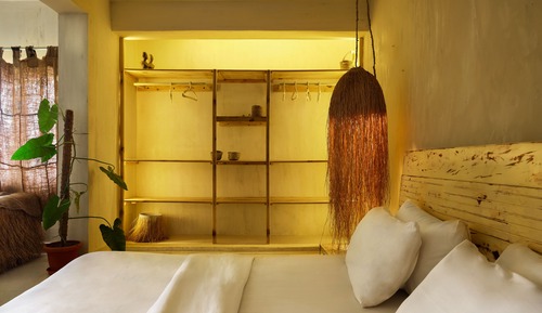 Deluxe Suite, 1 King Bed, Non Smoking, City View
