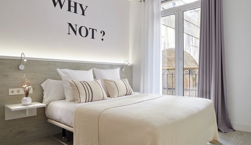 Double Room, 1 Queen Bed (1)