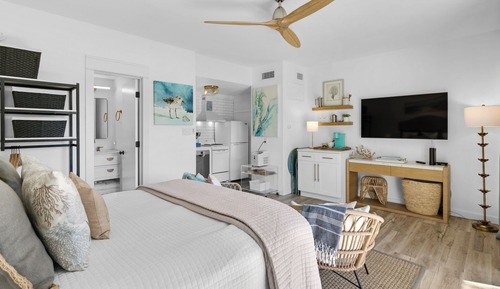 Studio, 1 Queen Bed, Patio, Pool View (Emerald Hill 35)