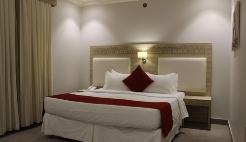 Standard Room, 1 King Bed