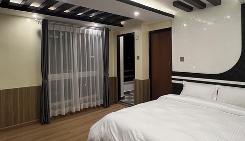 Deluxe Room, Hill View