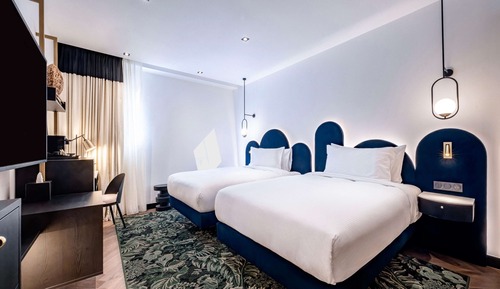 Room, 2 Twin Beds, City View