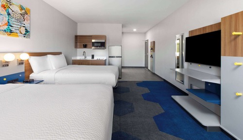 Deluxe Suite, 2 Queen Beds, Non Smoking, Kitchenette