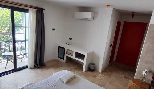 Deluxe Room, 1 Bedroom, Smoking, Garden View