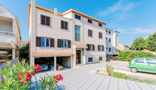 Apartment (Two Bedroom Apartment with Balcony (M)