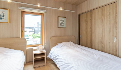 Premium Twin Room, Non Smoking (2 Semi-double beds)